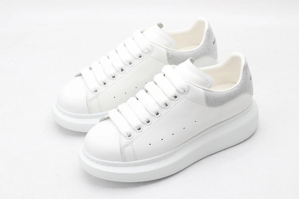 A*exander M*queen Sneaker SmoothTexture 3304