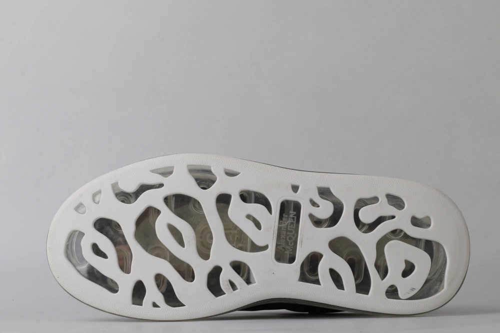 A*exander M*queen Sneaker Comfortable 3200
