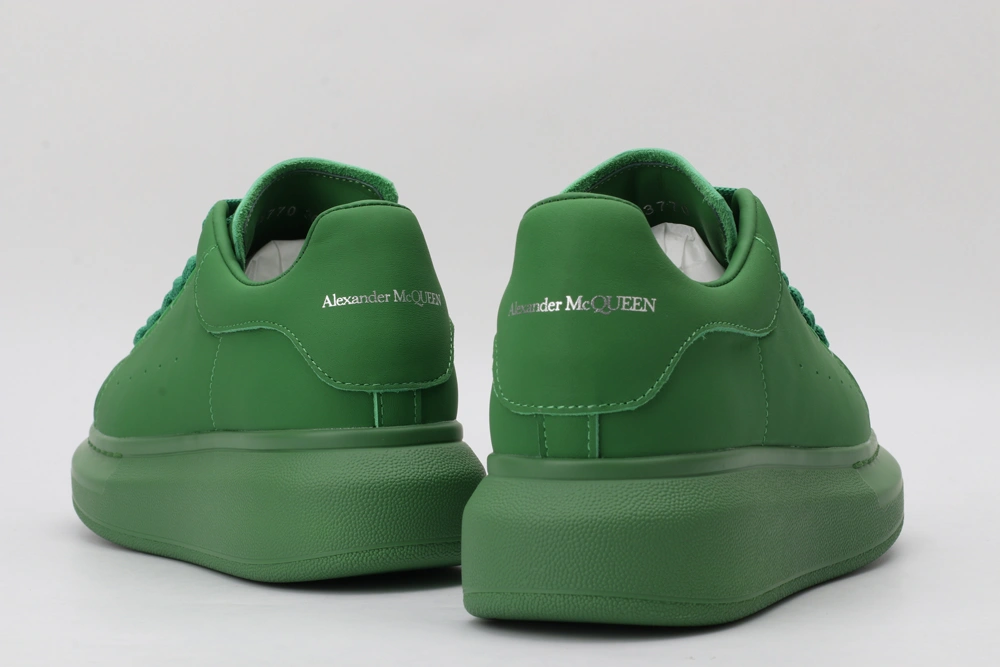 A*exander M*queen Sneaker Timeless 3358