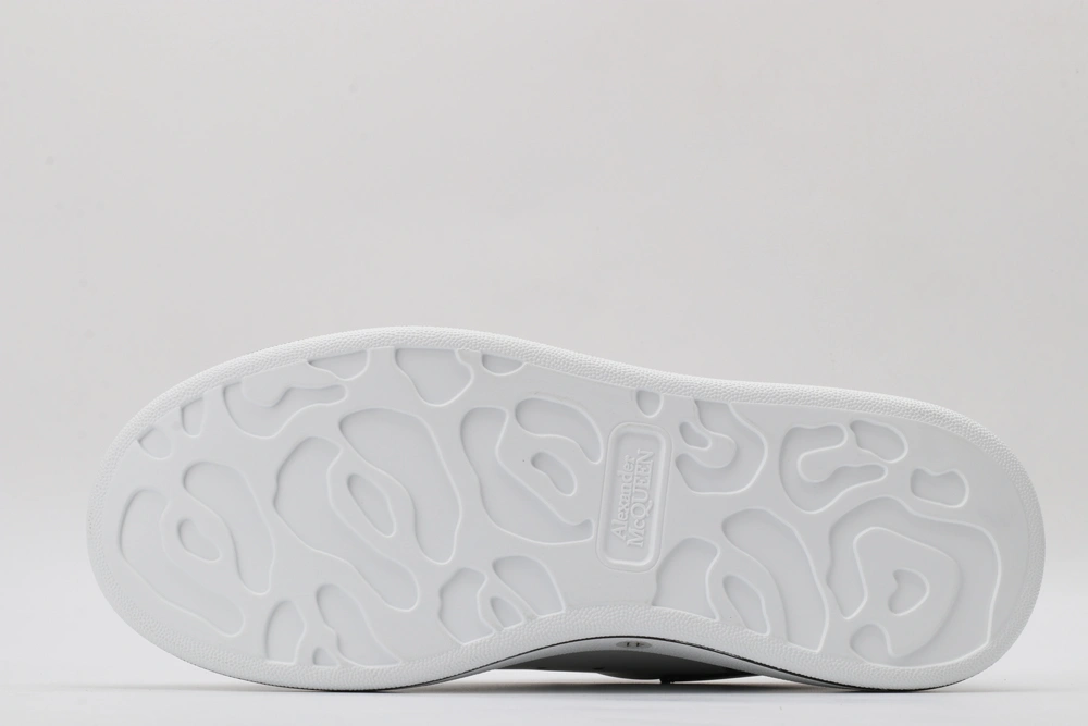 Snug A*exander M*queen Sneaker 3349