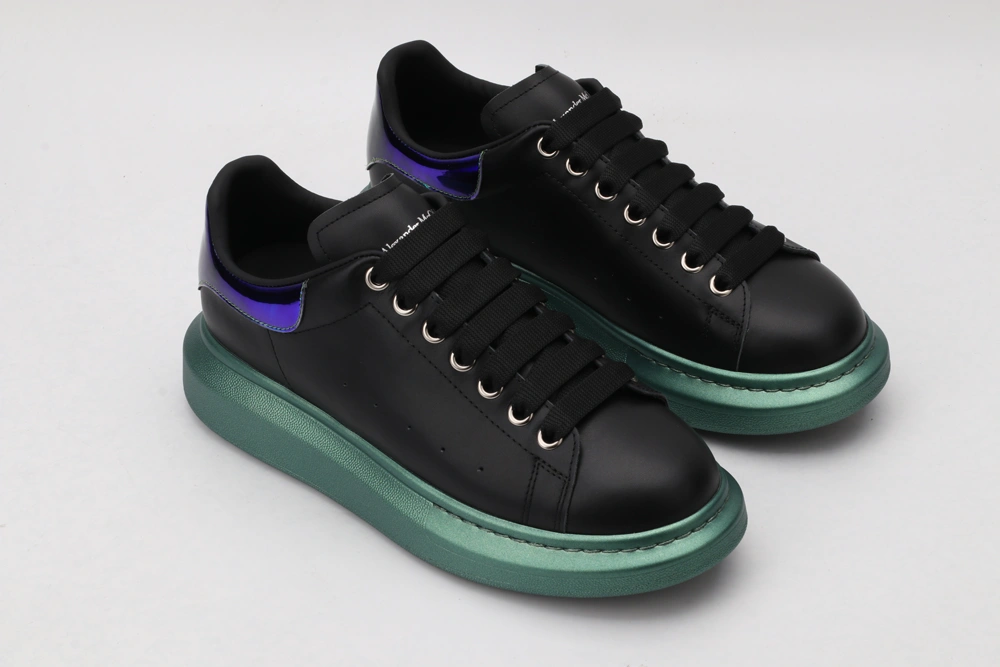 FlexibleFit A*exander M*queen Sneaker 3359