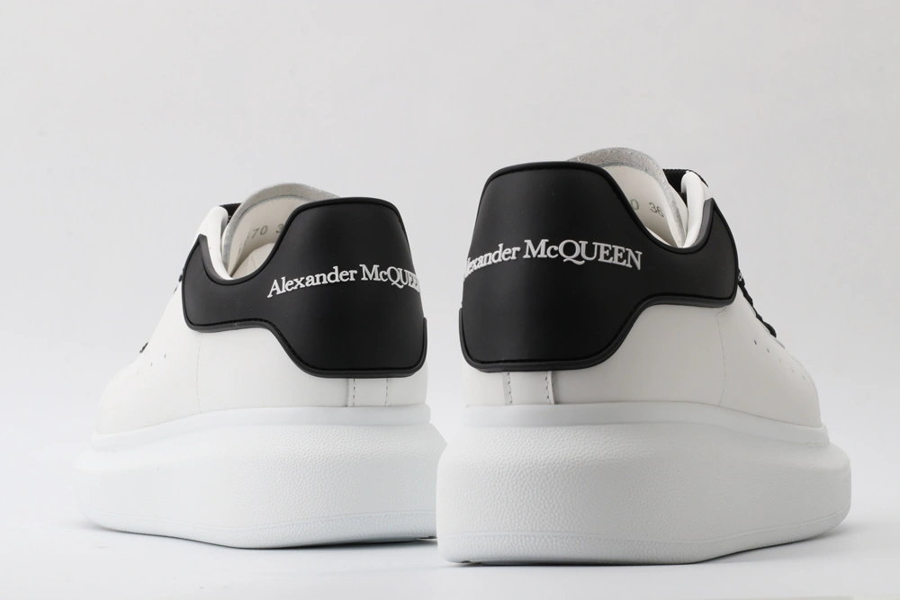 ZipUp A*exander M*queen Sneaker 3346