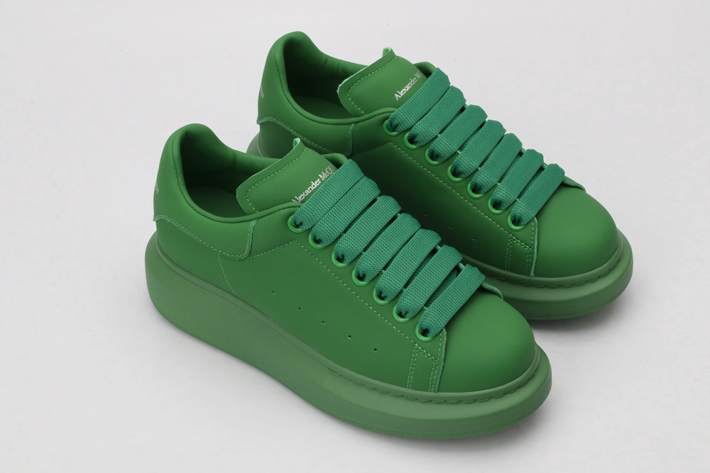 A*exander M*queen Sneaker Timeless 3358