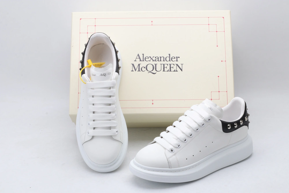 TechFriendly A*exander M*queen Sneaker 3262
