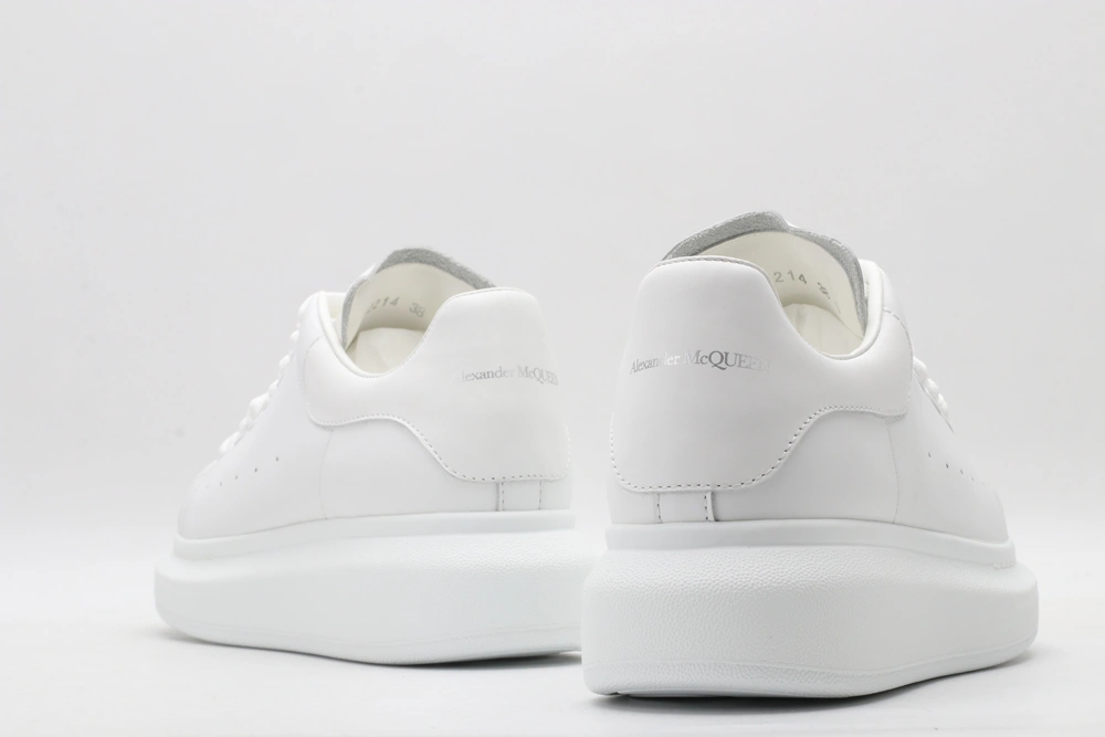 A*exander M*queen Sneaker DailyWear 3327