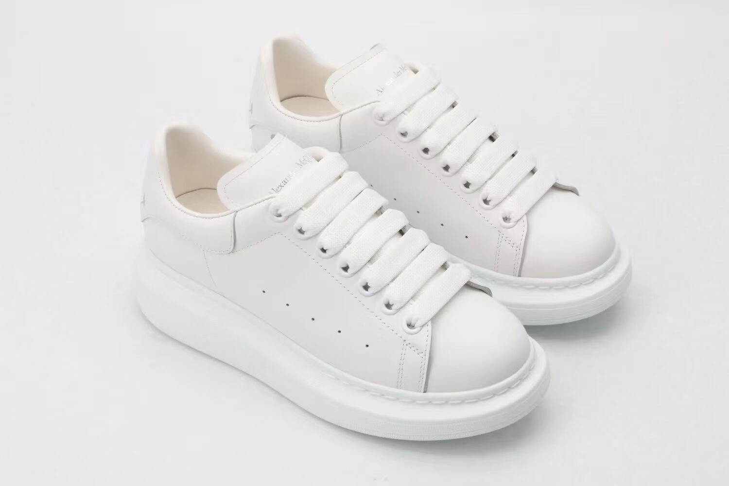 Fashionable A*exander M*queen Sneaker 3212