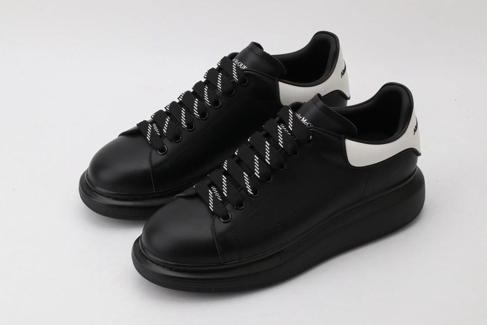 Comfortable A*exander M*queen Sneaker 3199