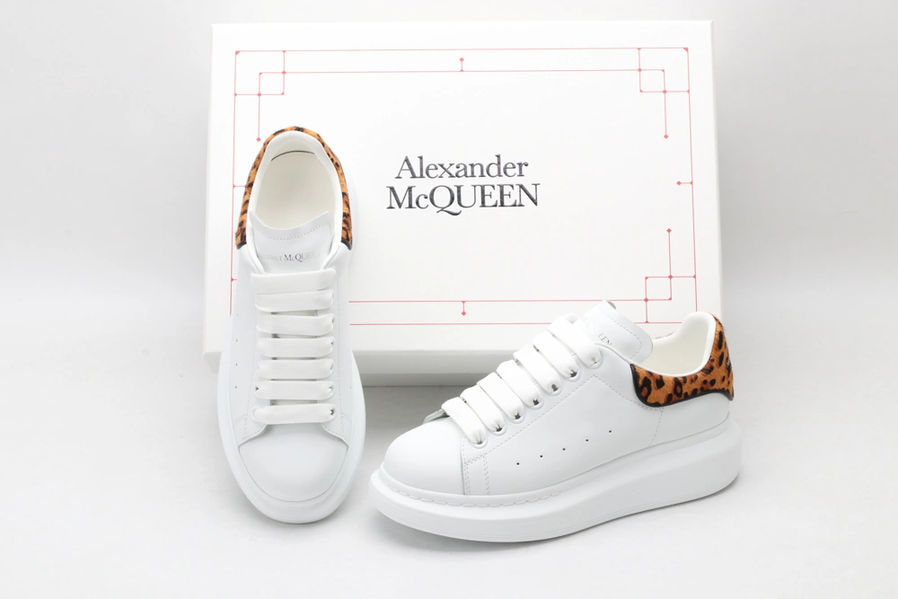 Durable A*exander M*queen Sneaker 3282
