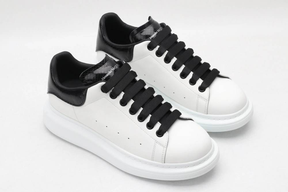A*exander M*queen Sneaker UrbanChic 3302
