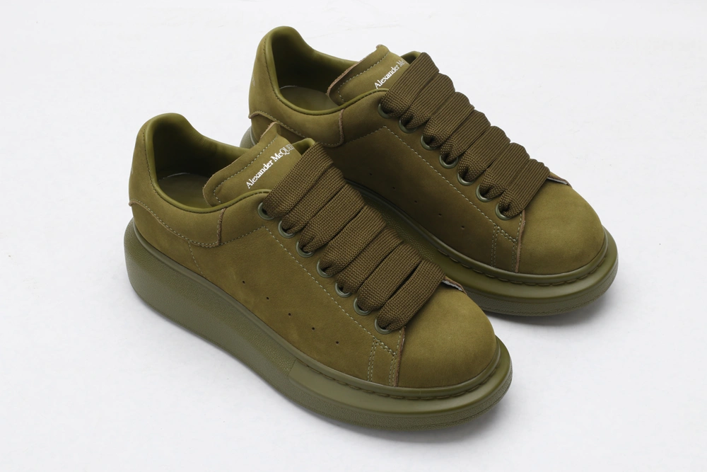 Compact A*exander M*queen Sneaker 3228
