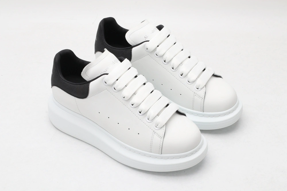 Tailored A*exander M*queen Sneaker 3289