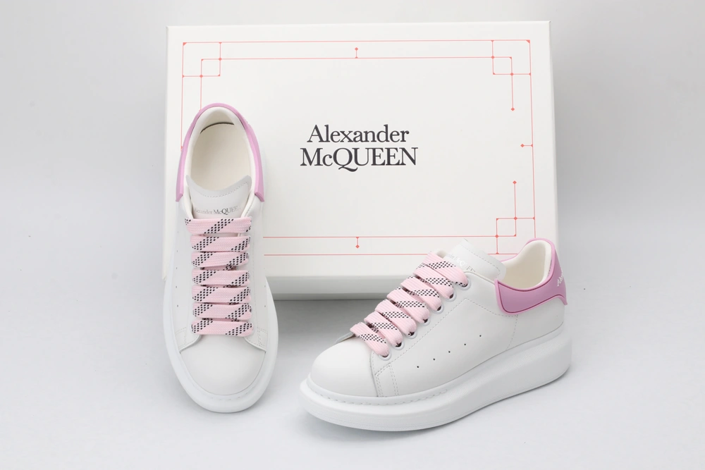 Cozy A*exander M*queen Sneaker 3352