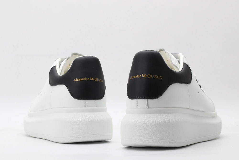 A*exander M*queen Sneaker Lightweight 3303