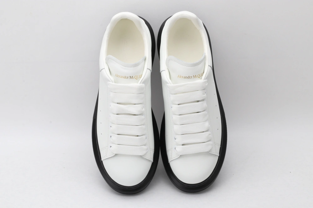WellDesigned A*exander M*queen Sneaker 3217