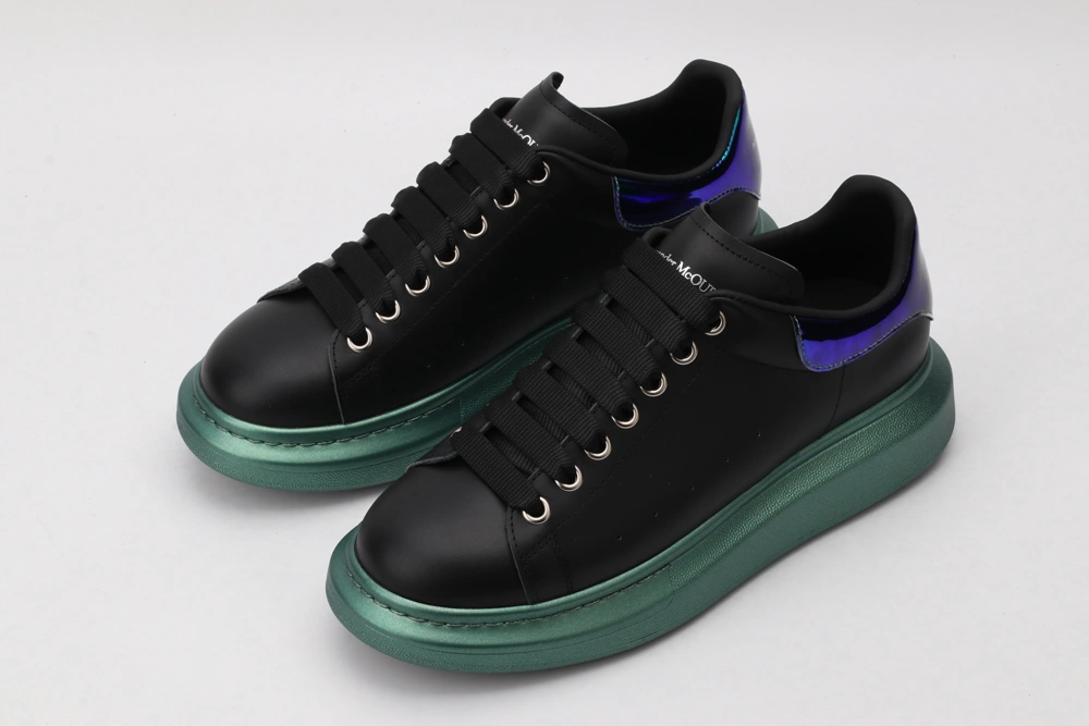 FlexibleFit A*exander M*queen Sneaker 3359