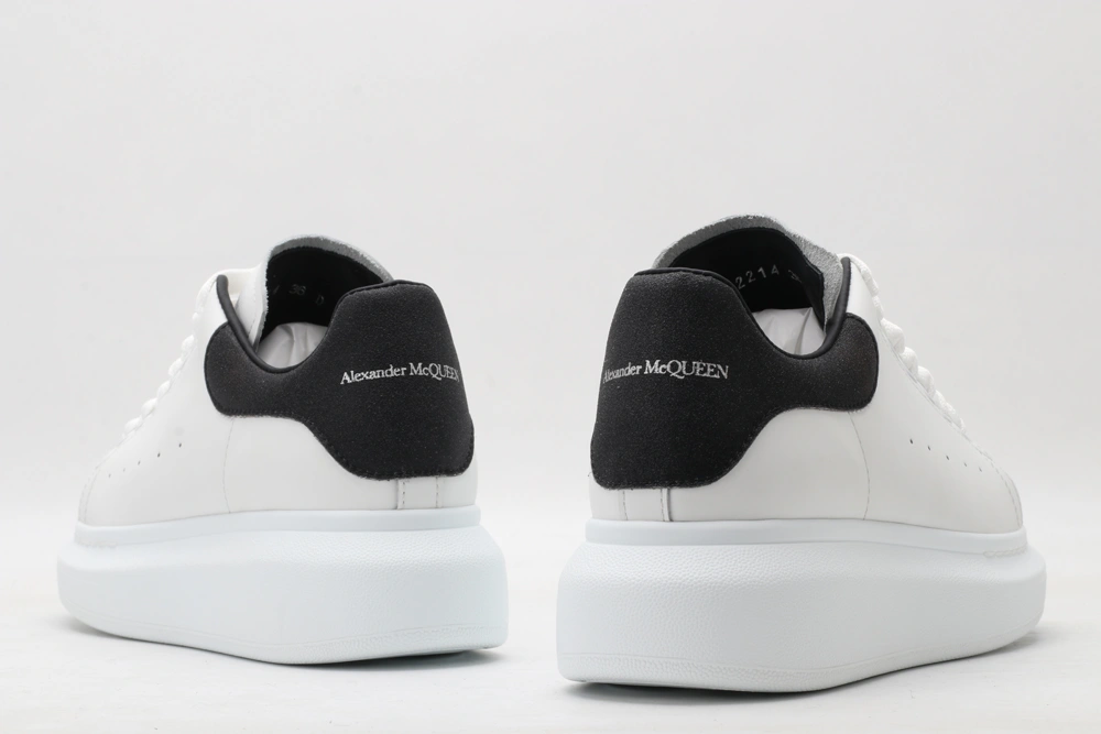 Tailored A*exander M*queen Sneaker 3289