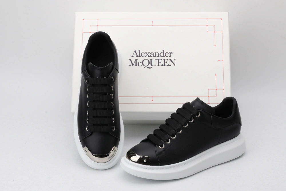 A*exander M*queen Sneaker DailyWear 3242