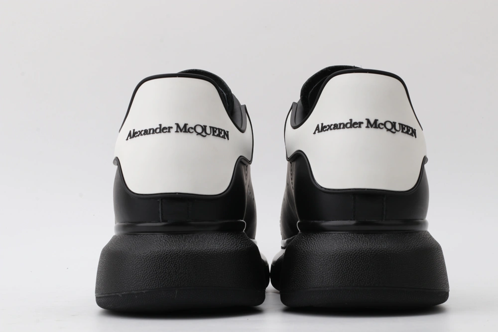 Comfortable A*exander M*queen Sneaker 3199