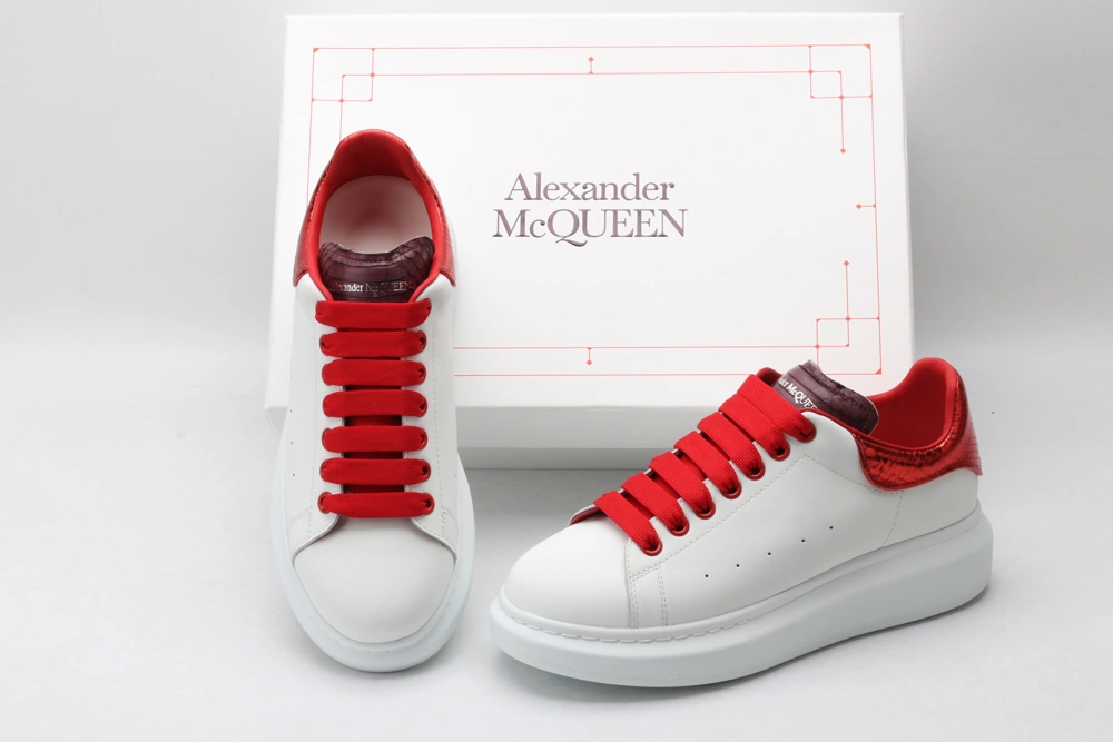 Comfortable A*exander M*queen Sneaker 3301