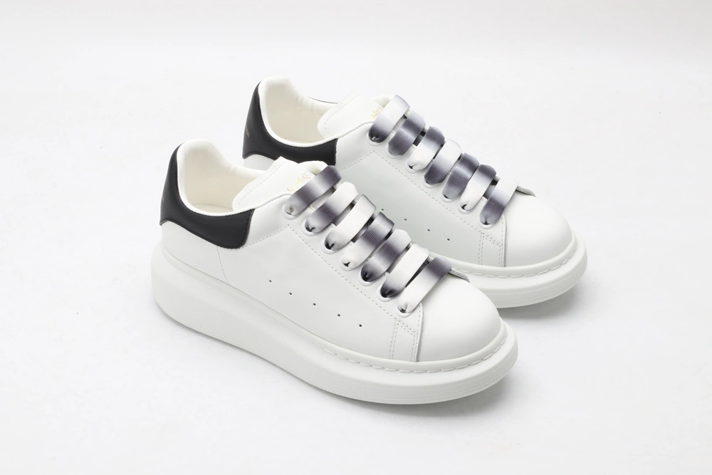A*exander M*queen Sneaker Lightweight 3303