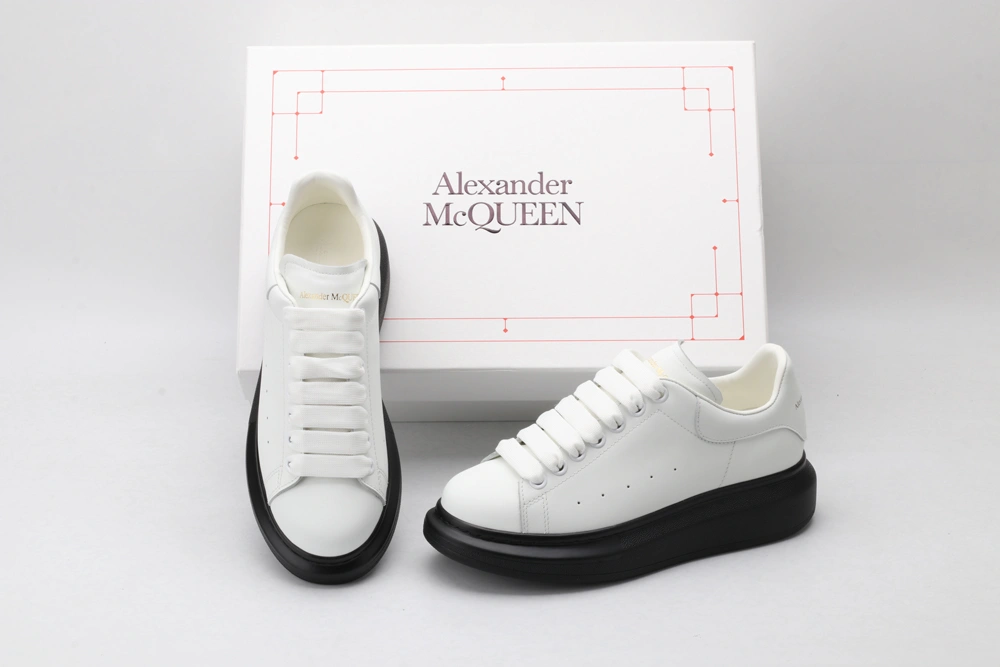 WellDesigned A*exander M*queen Sneaker 3217