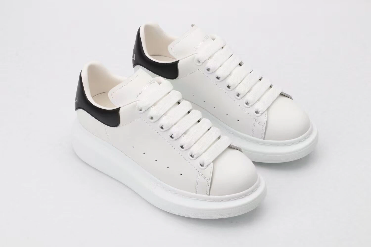 A*exander M*queen Sneaker Bold 3211
