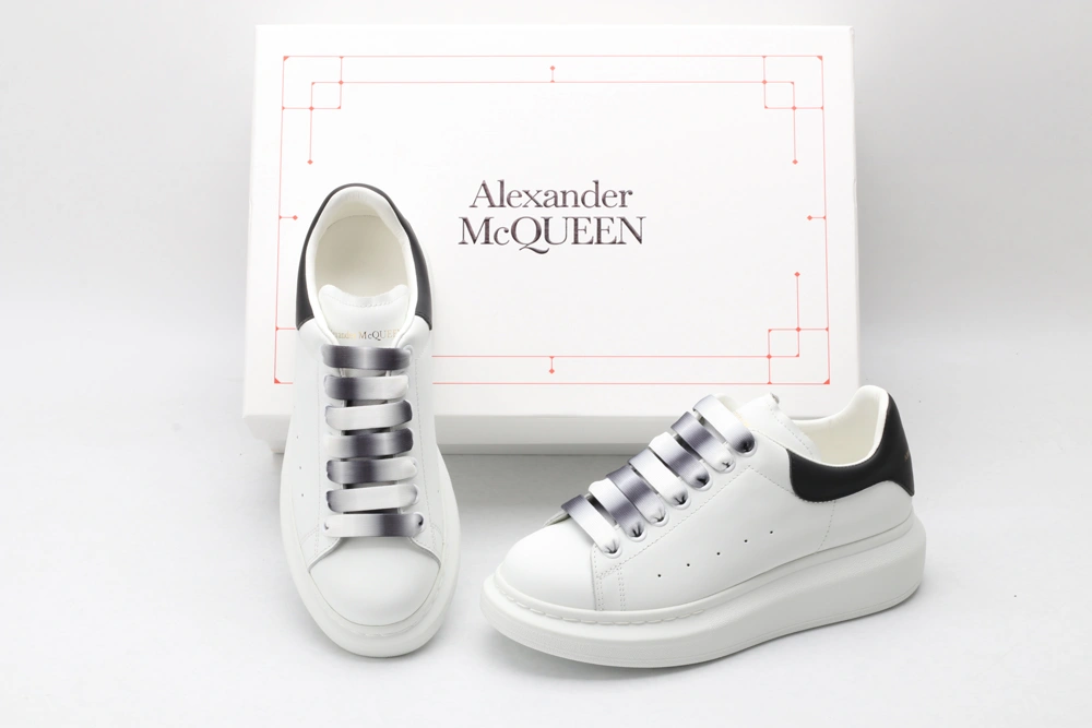 A*exander M*queen Sneaker Lightweight 3303