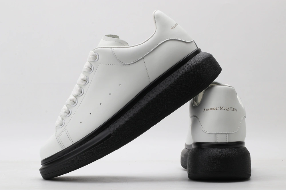 WellDesigned A*exander M*queen Sneaker 3217