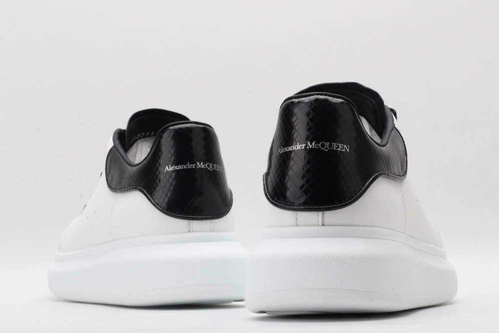 A*exander M*queen Sneaker UrbanChic 3302