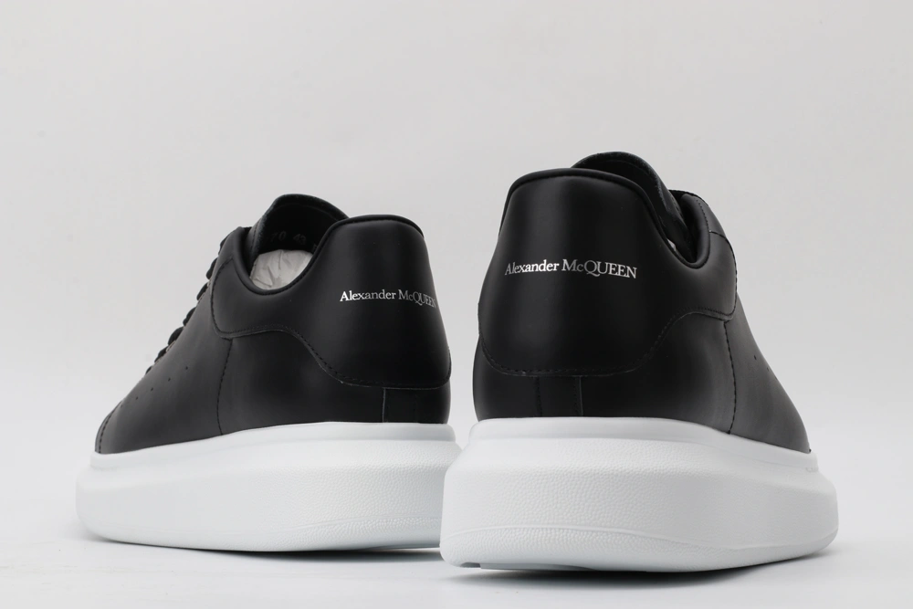 A*exander M*queen Sneaker DailyWear 3242