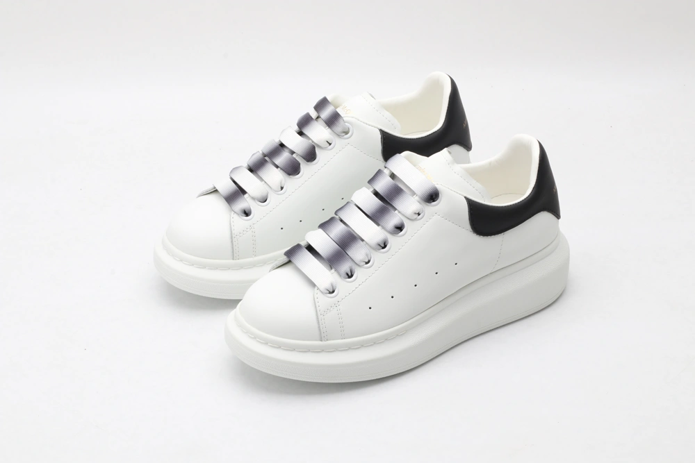 A*exander M*queen Sneaker Lightweight 3303