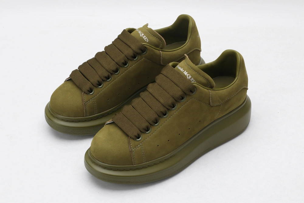 Compact A*exander M*queen Sneaker 3228