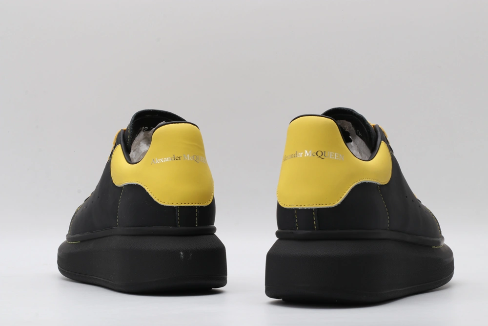 A*exander M*queen Sneaker ModernLook 3253