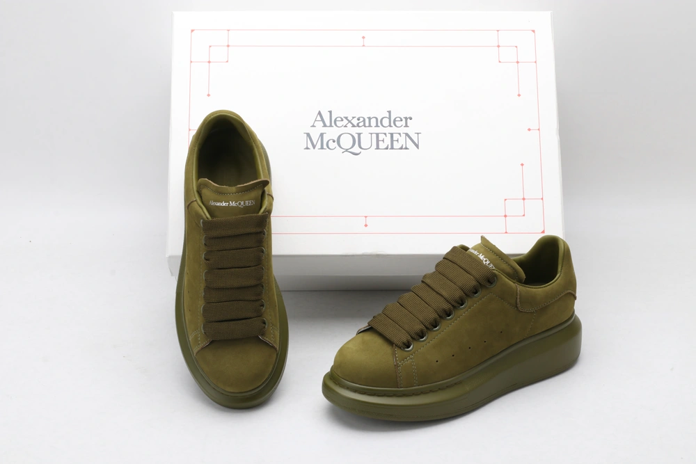 Compact A*exander M*queen Sneaker 3228