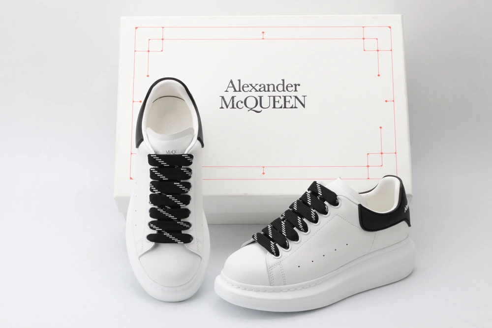 ZipUp A*exander M*queen Sneaker 3346