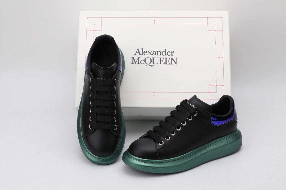 FlexibleFit A*exander M*queen Sneaker 3359