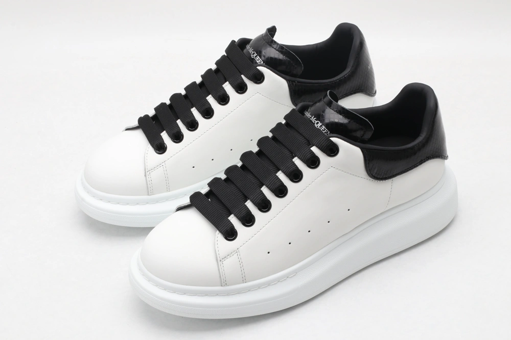 A*exander M*queen Sneaker UrbanChic 3302