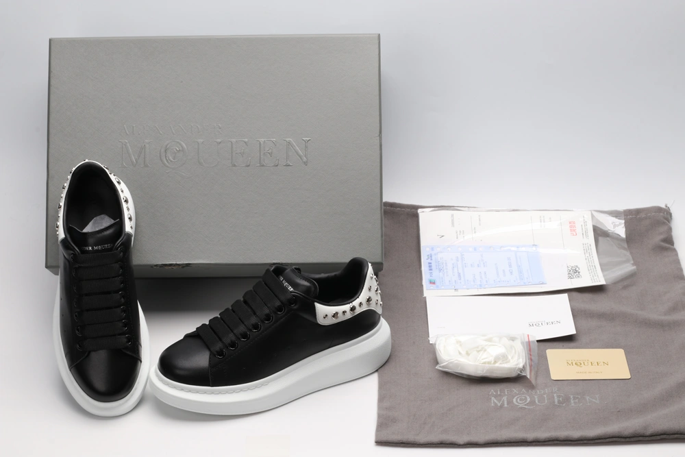 Compact A*exander M*queen Sneaker 3215