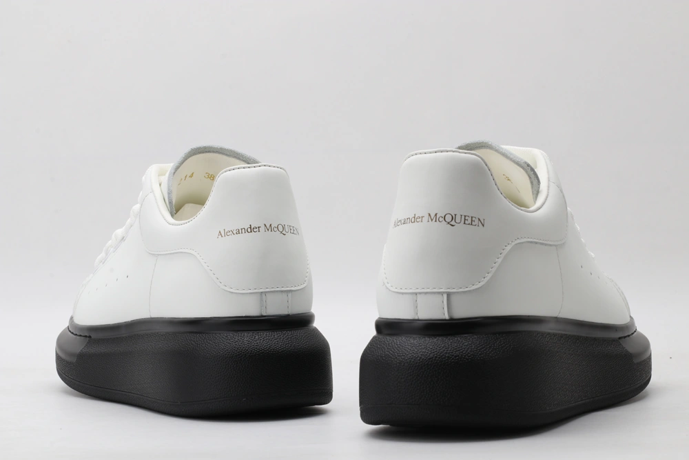 WellDesigned A*exander M*queen Sneaker 3217