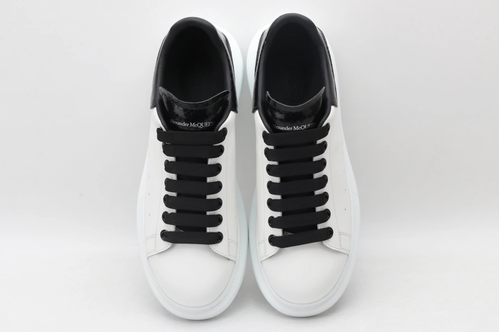 A*exander M*queen Sneaker UrbanChic 3302