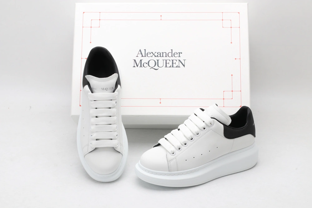 Tailored A*exander M*queen Sneaker 3289