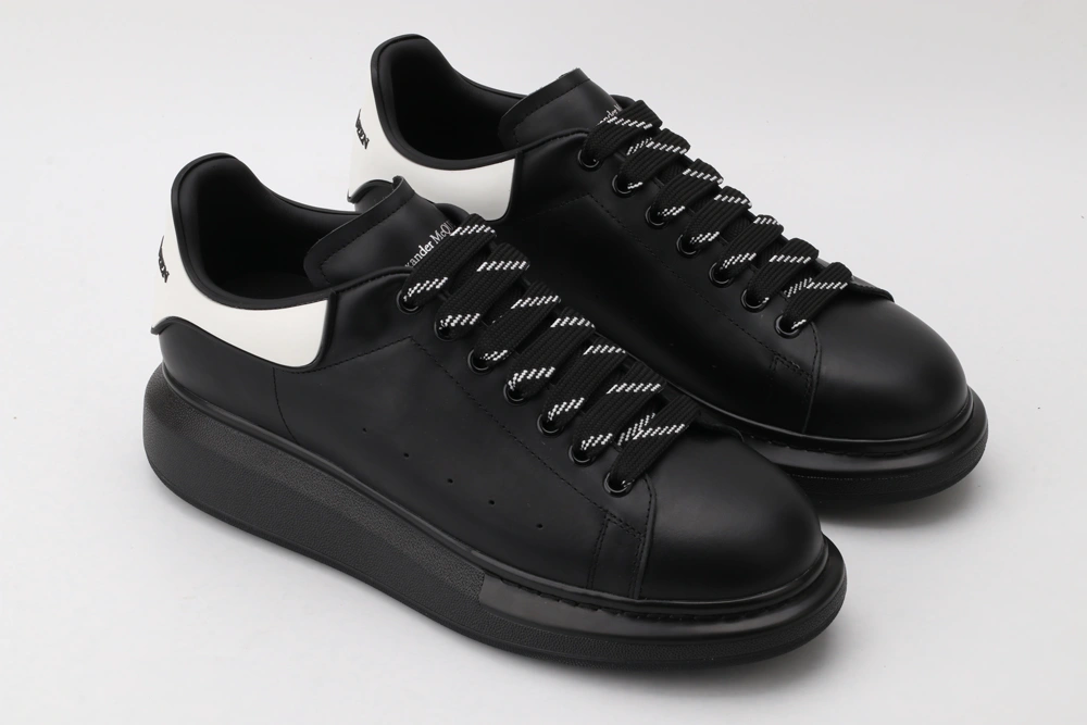 Comfortable A*exander M*queen Sneaker 3199