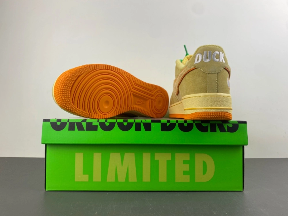 Air Force 1 Low Ducks of a Feather University of Oregon Duck or Egg IU7612- Vibrant 704