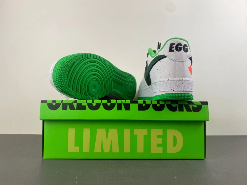 ComfortFit Air Force 1 Low Ducks of a Feather University of Oregon Egg or Duck IU7613- 702