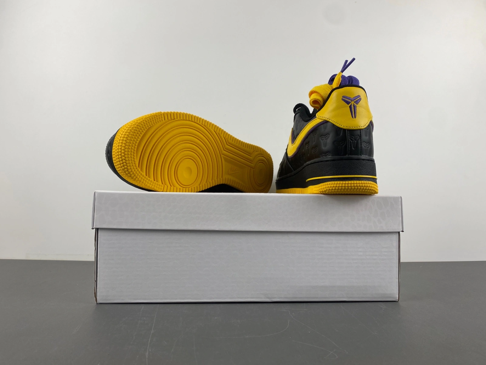 Air Force 1 Low Kobe Bryant Lakers Away HV5122- Durable 710