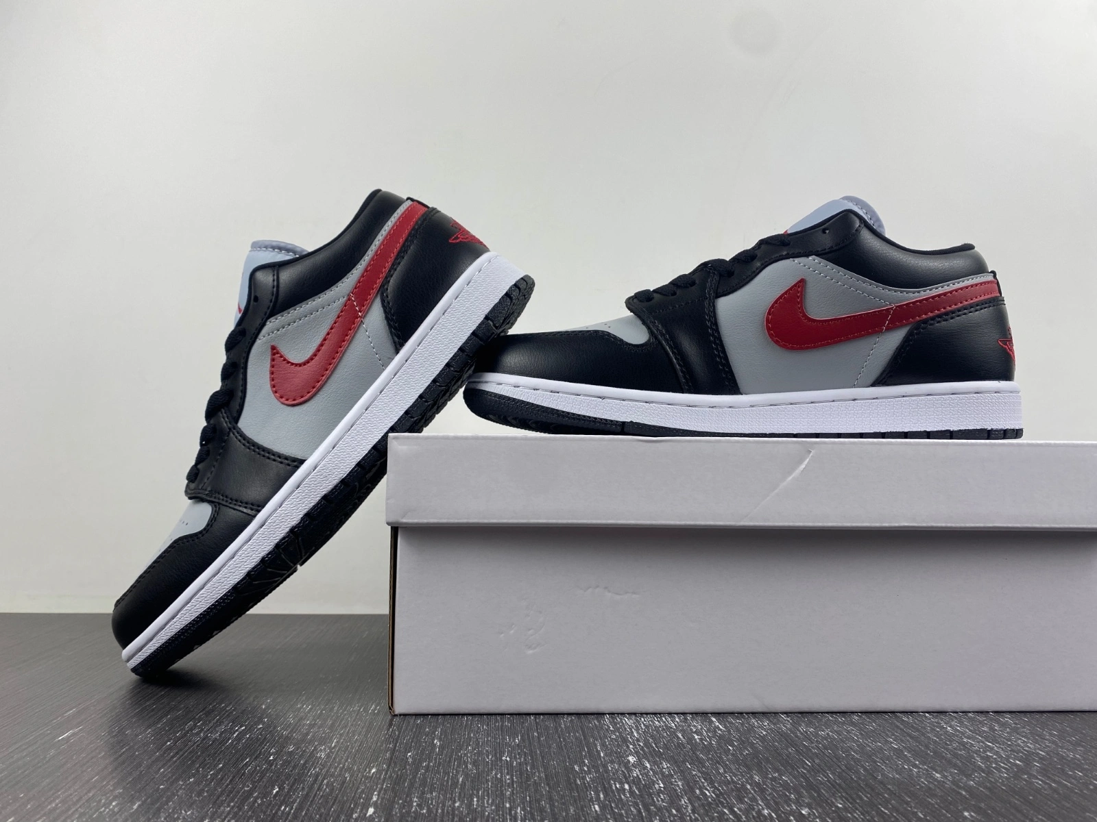Air Jordan 1 Grey Red Black DC0774- TechFriendly 1444