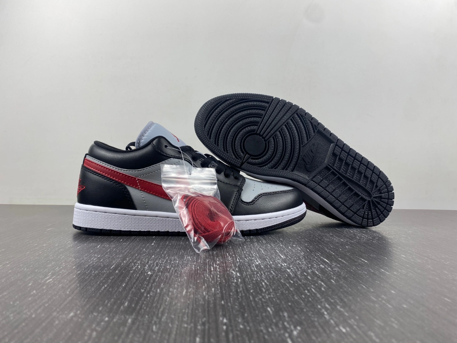 Air Jordan 1 Grey Red Black DC0774- TechFriendly 1444