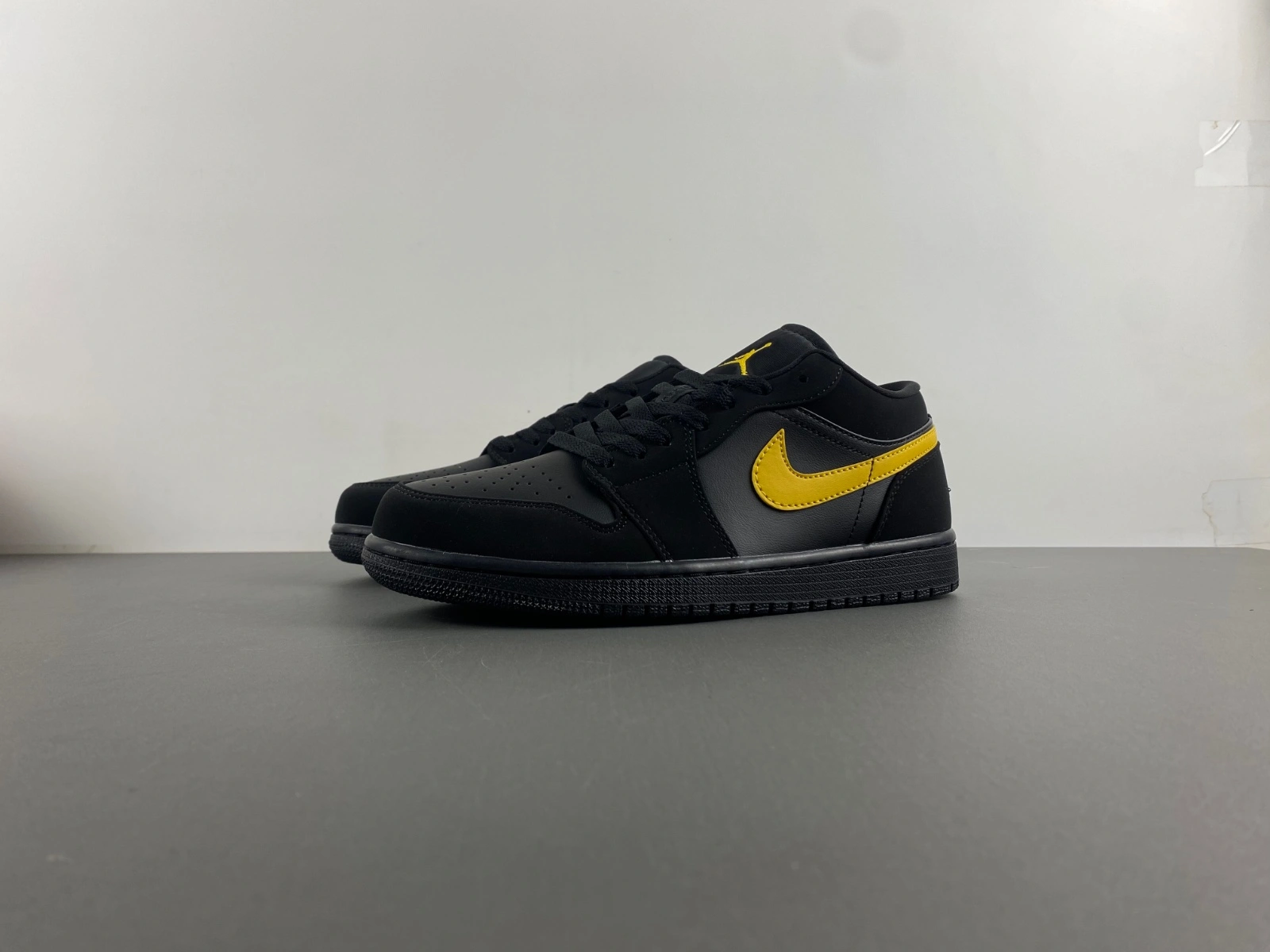 Neat Air Jordan 1 Low Black Gold Swoosh 553558- 1391