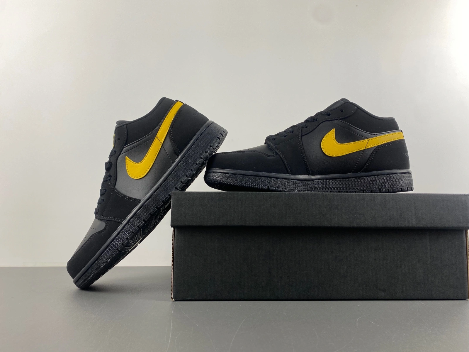 Neat Air Jordan 1 Low Black Gold Swoosh 553558- 1391
