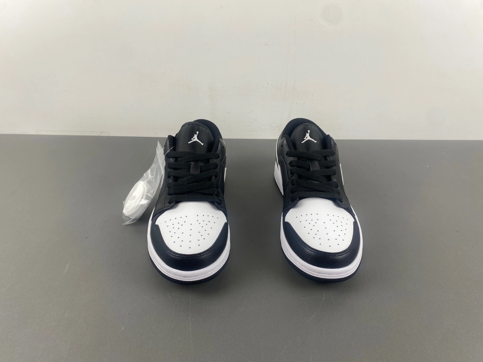 Air Jordan 1 Low Black White 553558- Resilient 1353